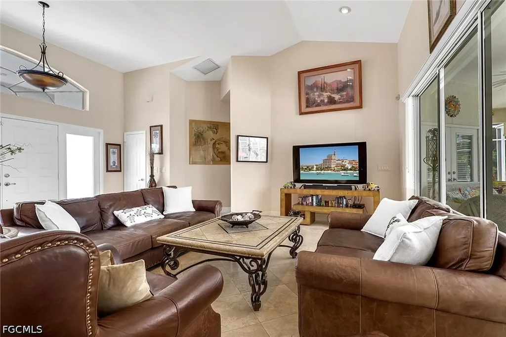 4403 SE 11th Place Cape Coral FL 33904