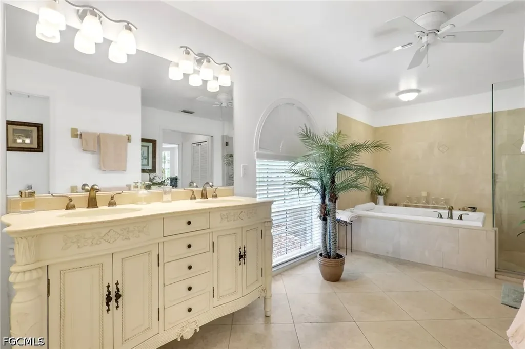 4403 SE 11th Place Cape Coral FL 33904