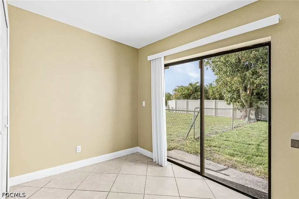 820 SW 16th Terrace Cape Coral FL 33991