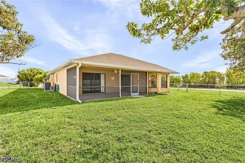 820 SW 16th Terrace Cape Coral FL 33991