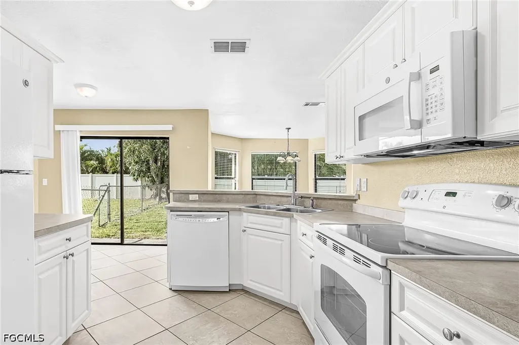 820 SW 16th Terrace Cape Coral FL 33991