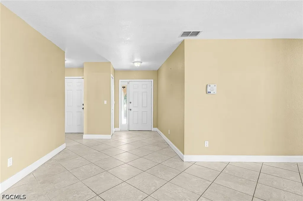 820 SW 16th Terrace Cape Coral FL 33991