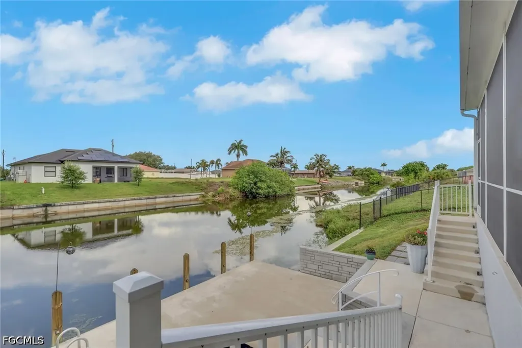 1519 NE 8th Place Cape Coral FL 33909