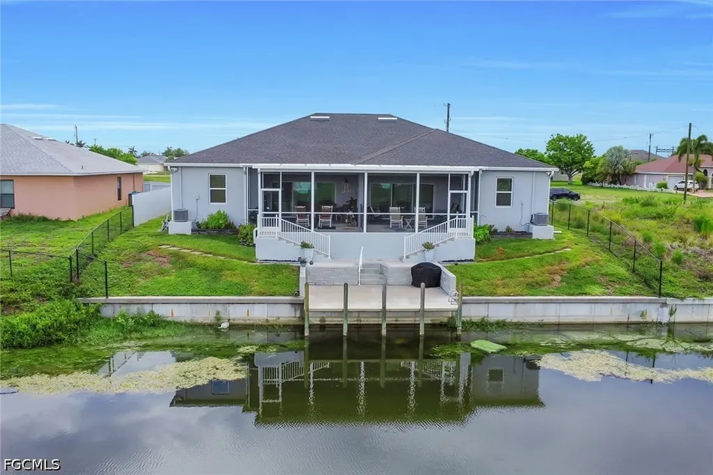 1519 NE 8th Place Cape Coral FL 33909