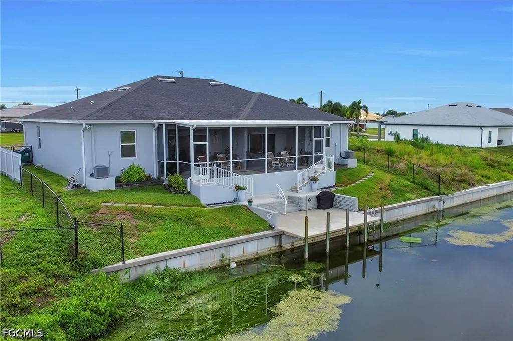 1519 NE 8th Place Cape Coral FL 33909