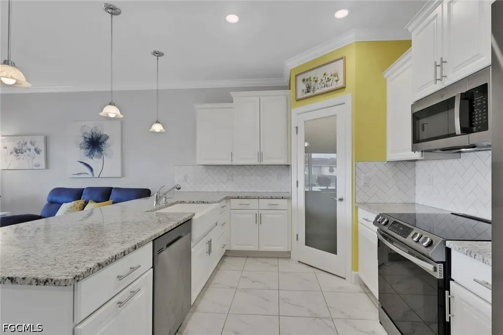 1519 NE 8th Place Cape Coral FL 33909