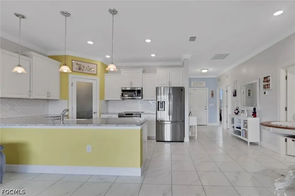 1519 NE 8th Place Cape Coral FL 33909