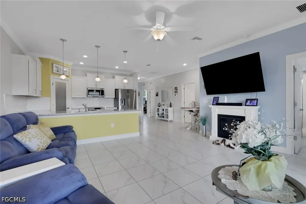 1519 NE 8th Place Cape Coral FL 33909
