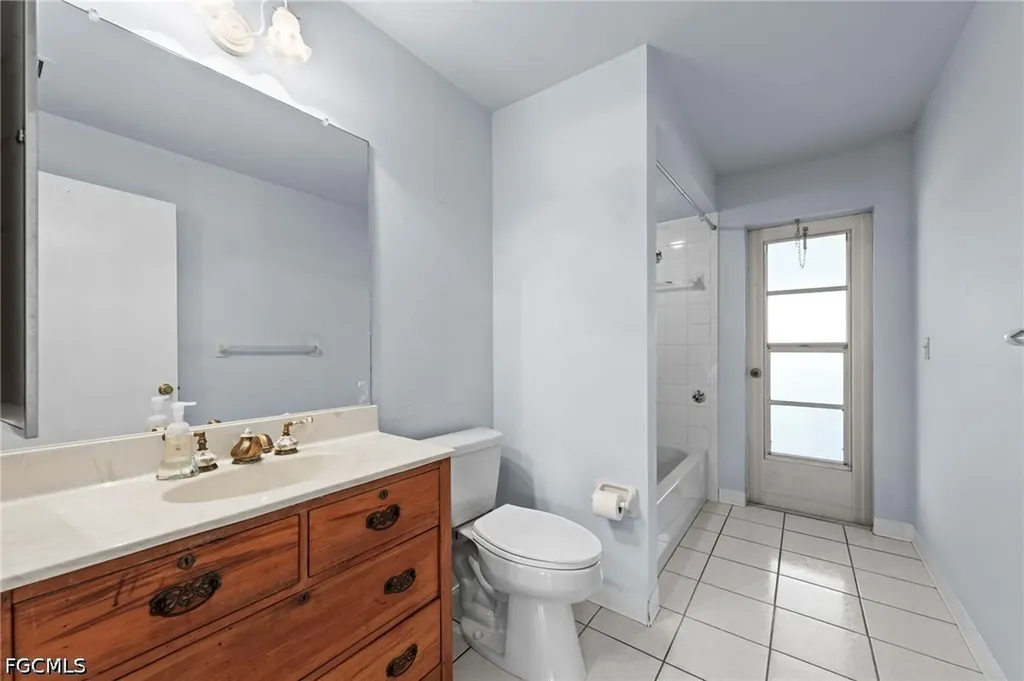 2379 Woodland Boulevard Fort Myers FL 33907
