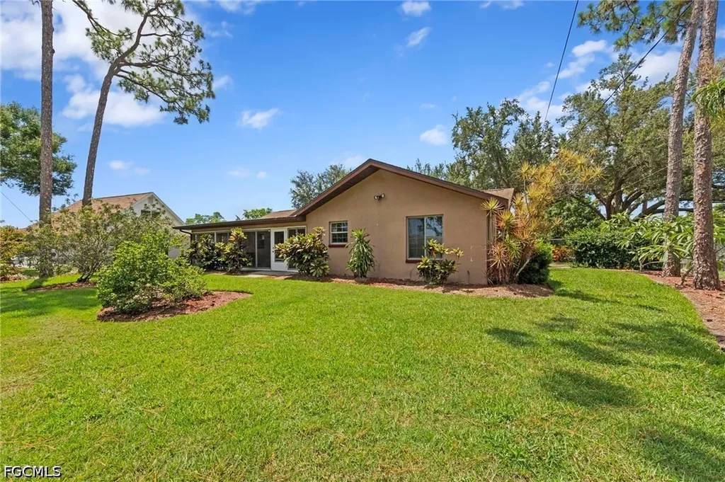 2379 Woodland Boulevard Fort Myers FL 33907