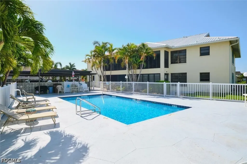 1914 SE 40th Terrace Cape Coral FL 33904