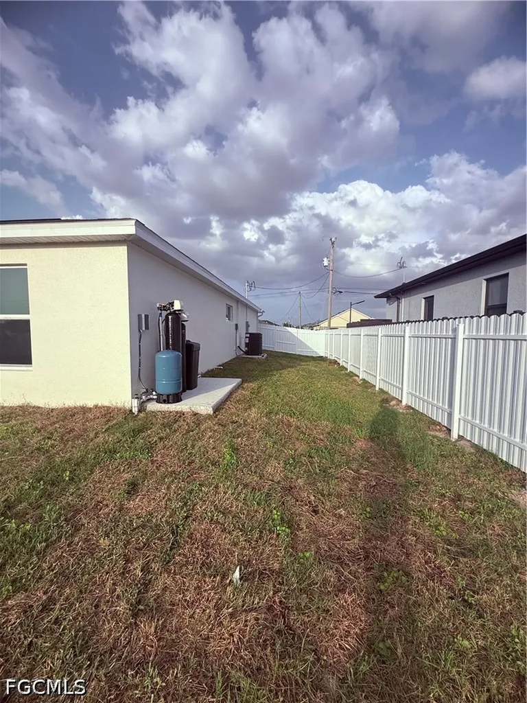 1106 NW 8th Place Cape Coral FL 33993