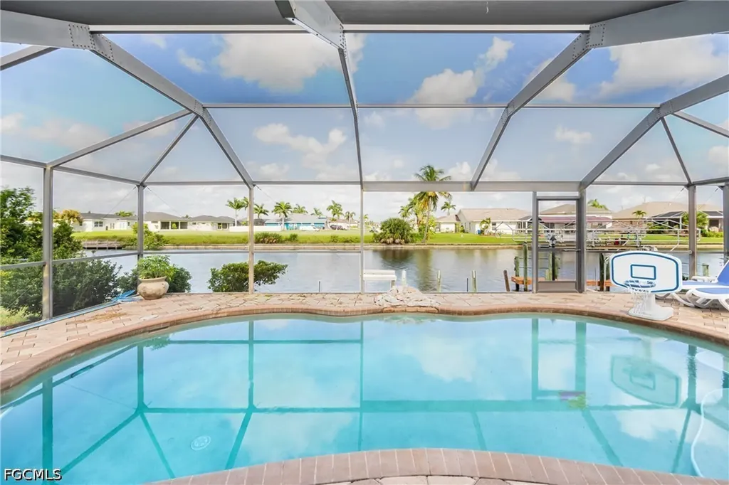 105 SW 39th Place Cape Coral FL 33991