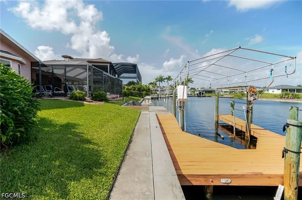 105 SW 39th Place Cape Coral FL 33991