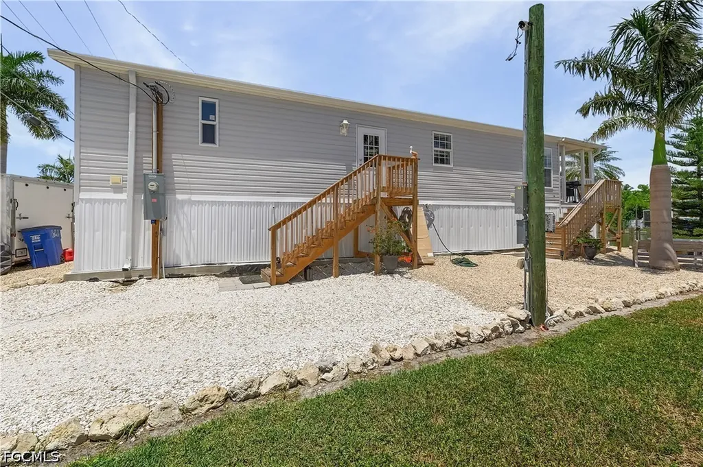 ST. James City FL, 2452 York Road
