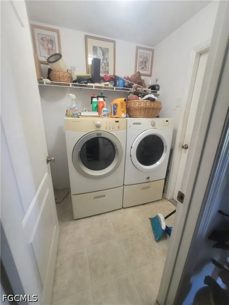 313 SW 14th Place Cape Coral FL 33991
