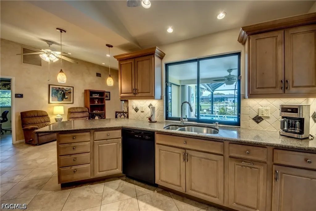 715 SE 33rd Terrace Cape Coral FL 33904