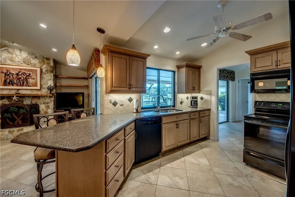 715 SE 33rd Terrace Cape Coral FL 33904