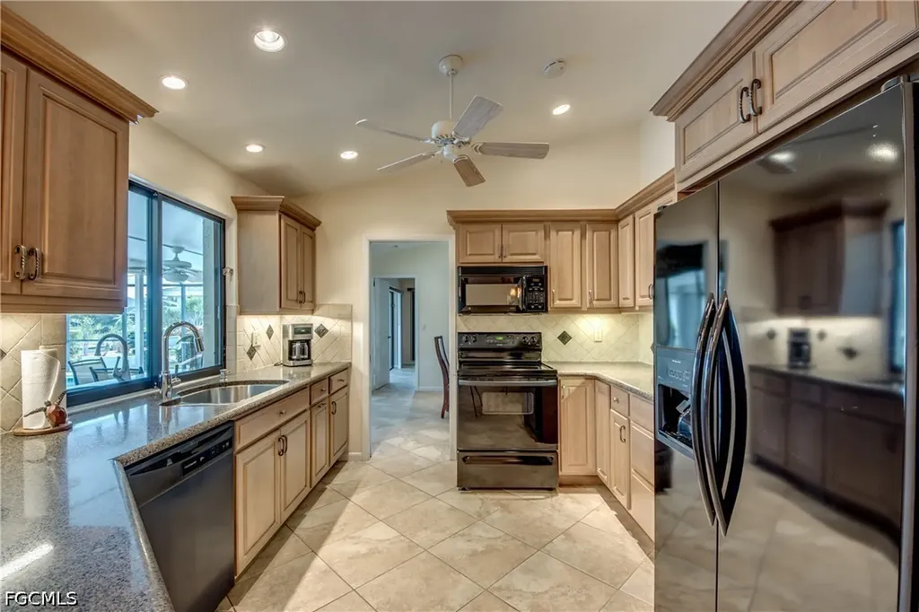 715 SE 33rd Terrace Cape Coral FL 33904
