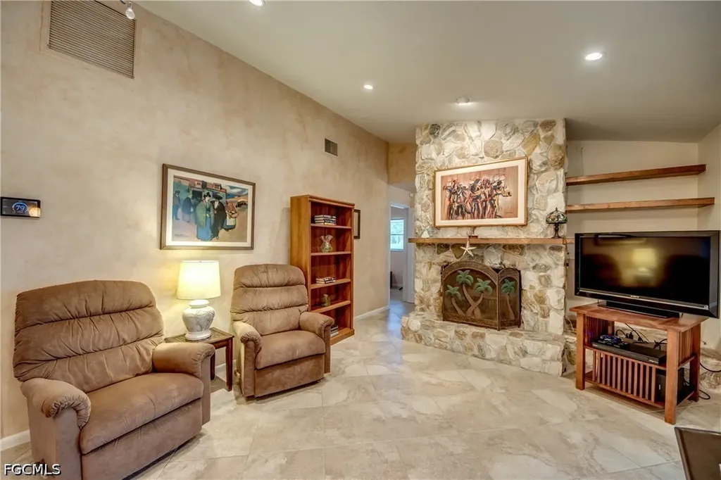 715 SE 33rd Terrace Cape Coral FL 33904