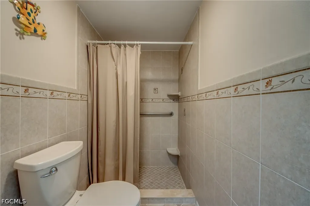 715 SE 33rd Terrace Cape Coral FL 33904