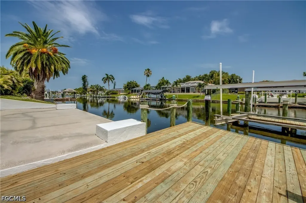 715 SE 33rd Terrace Cape Coral FL 33904