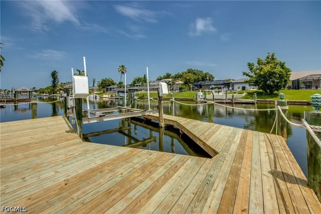 715 SE 33rd Terrace Cape Coral FL 33904