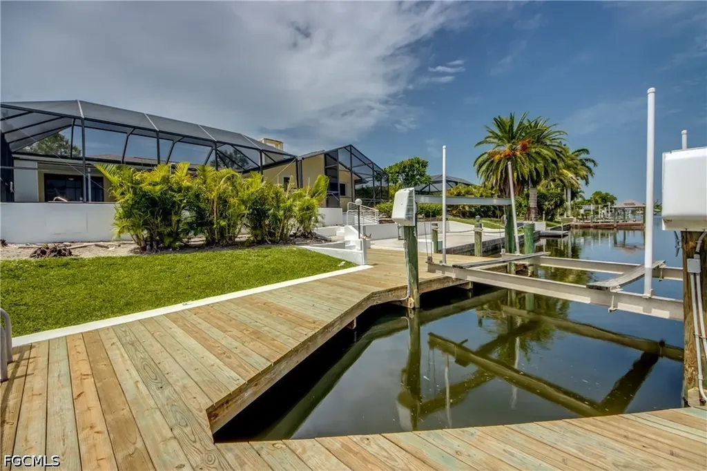 715 SE 33rd Terrace Cape Coral FL 33904