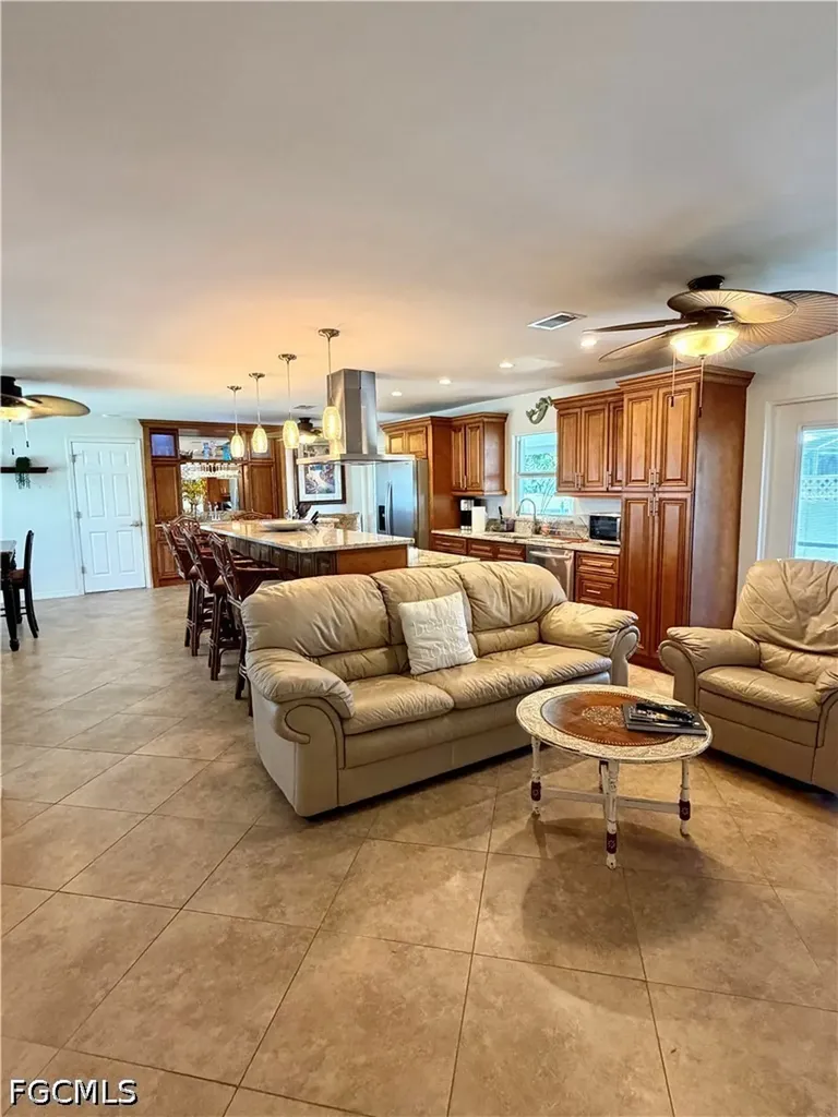 1122 El Dorado Parkway E Cape Coral FL 33904