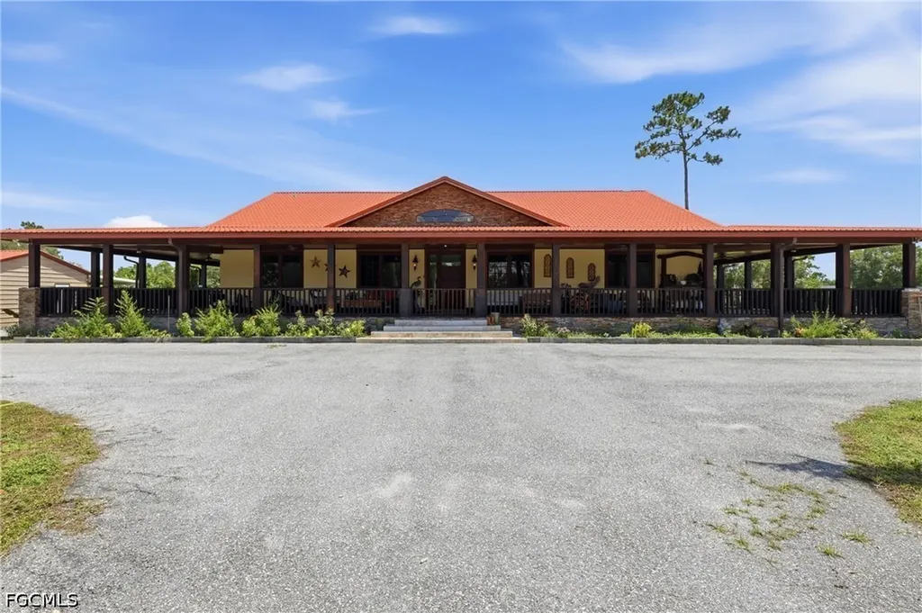 842 Hunting Club Avenue Clewiston FL 33440