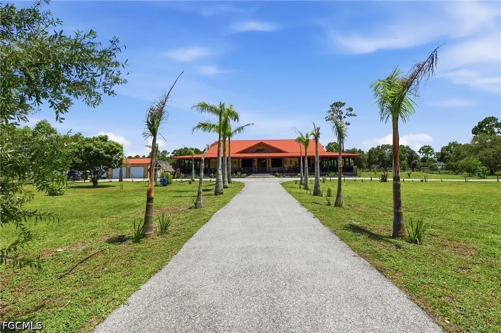 842 Hunting Club Avenue Clewiston FL 33440