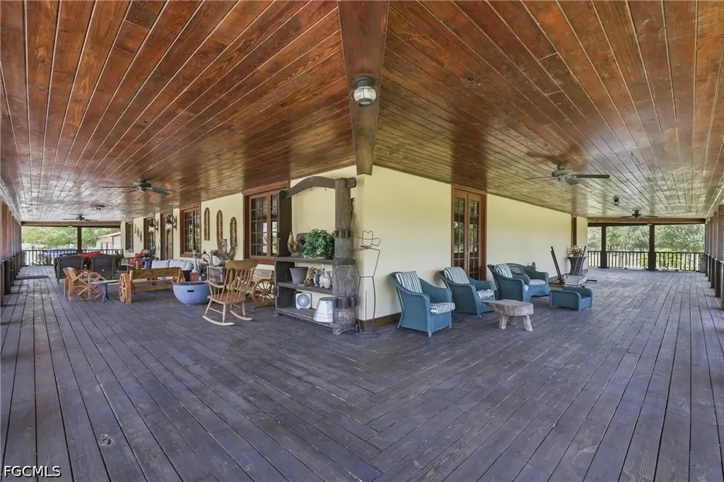 842 Hunting Club Avenue Clewiston FL 33440