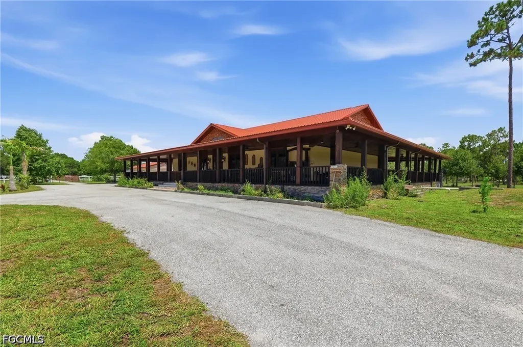 842 Hunting Club Avenue Clewiston FL 33440