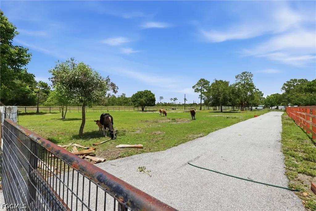 842 Hunting Club Avenue Clewiston FL 33440