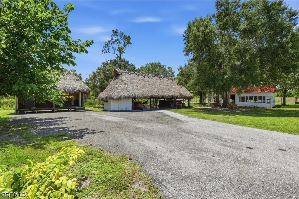 842 Hunting Club Avenue Clewiston FL 33440