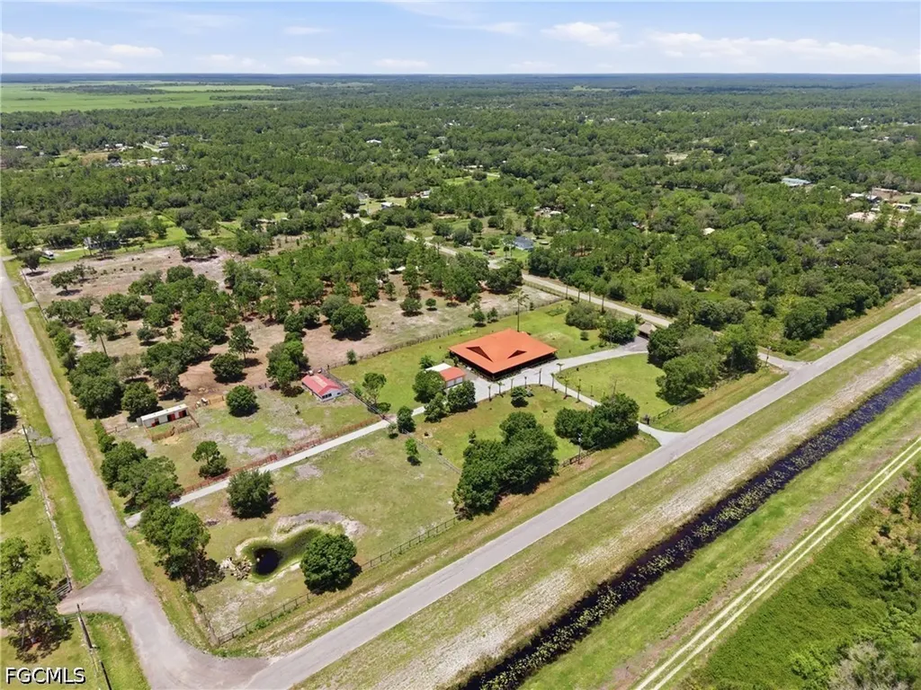 842 Hunting Club Avenue Clewiston FL 33440