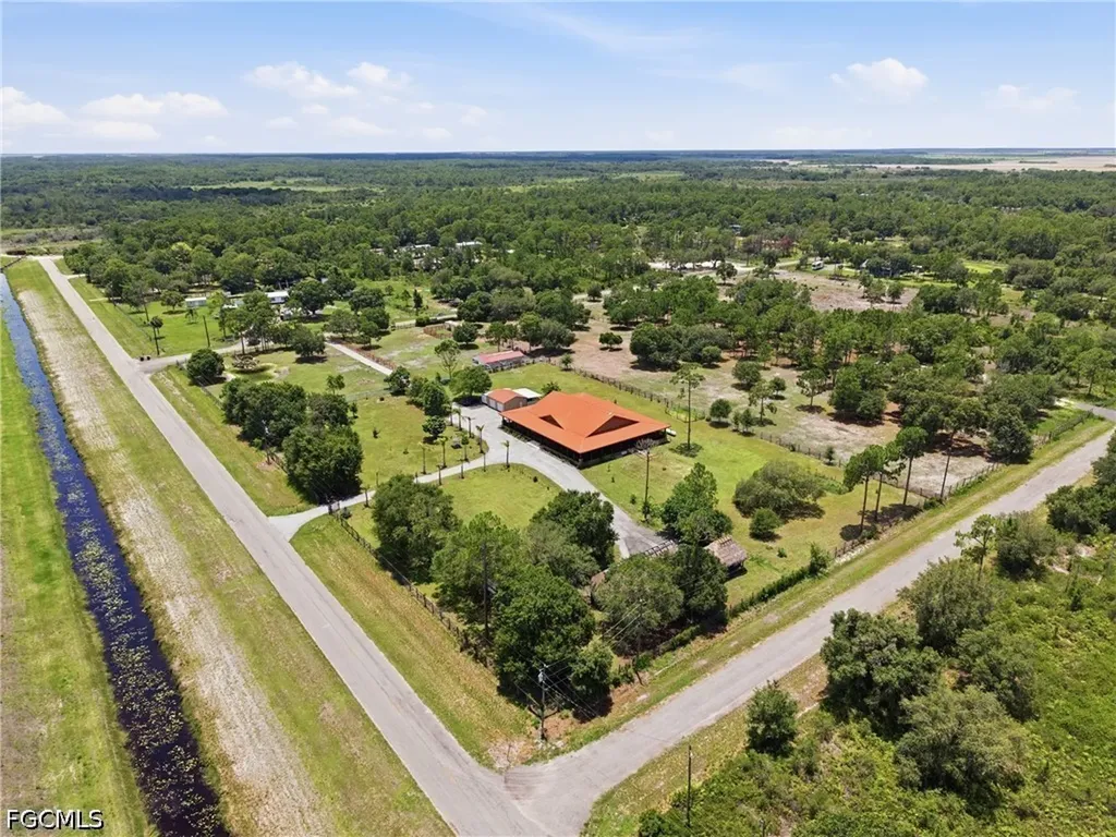842 Hunting Club Avenue Clewiston FL 33440