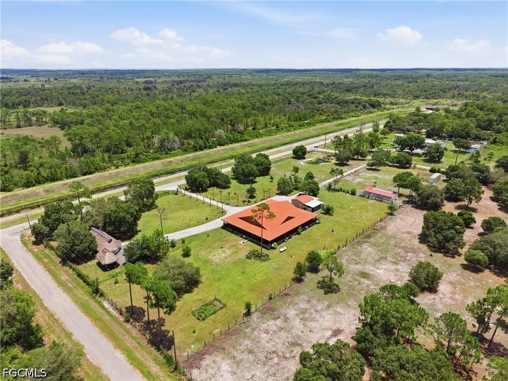 842 Hunting Club Avenue Clewiston FL 33440