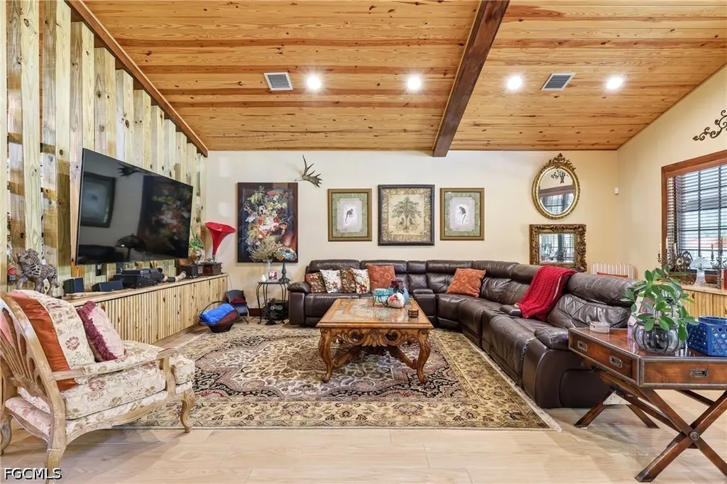 842 Hunting Club Avenue Clewiston FL 33440
