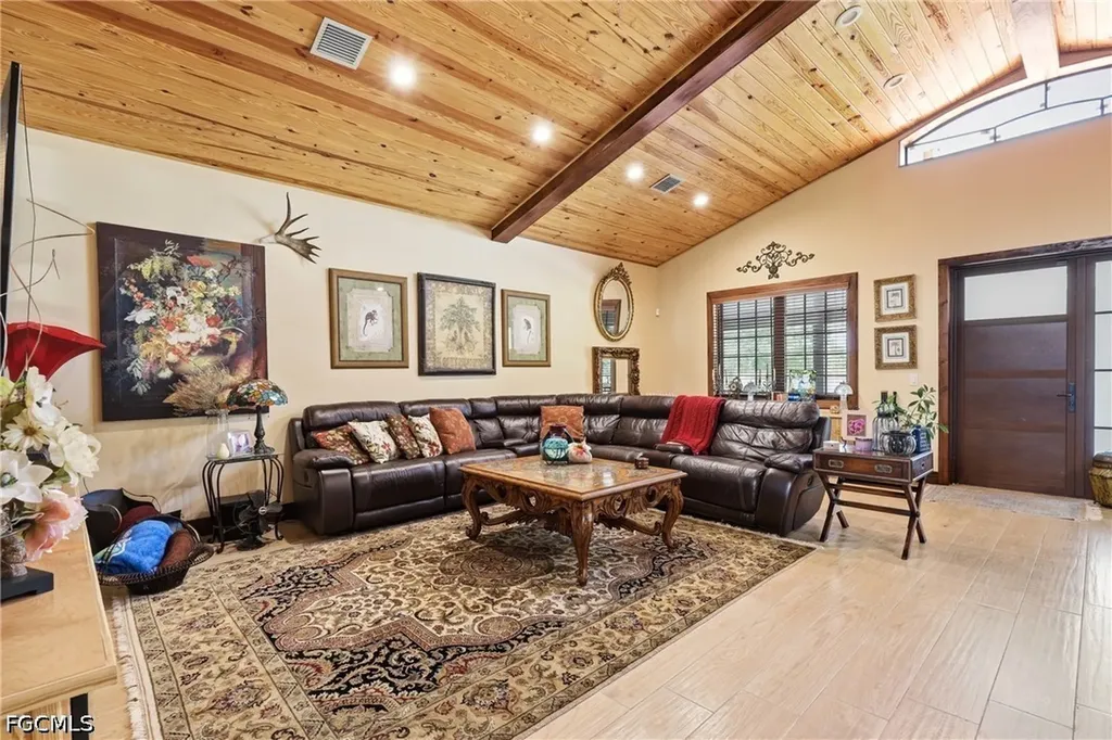842 Hunting Club Avenue Clewiston FL 33440