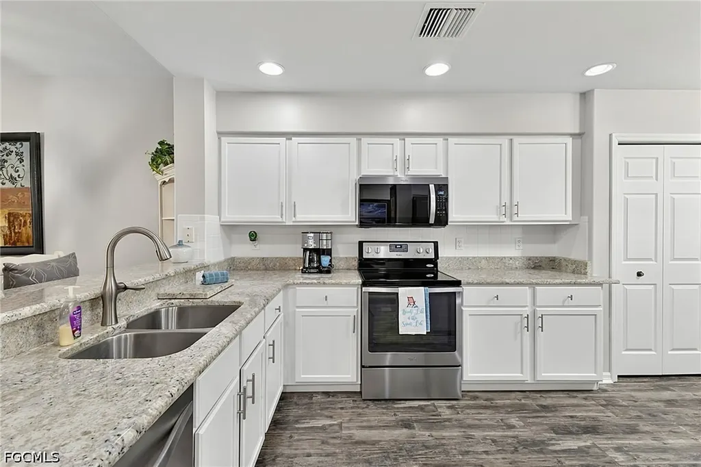 9180 Southmont Cove Fort Myers FL 33908