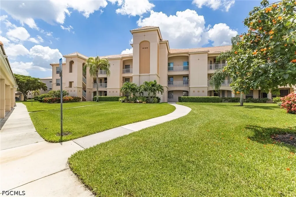 9180 Southmont Cove Fort Myers FL 33908