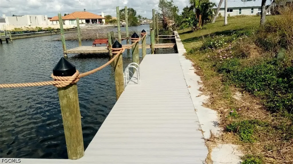 3022 SE 6th Avenue Cape Coral FL 33904