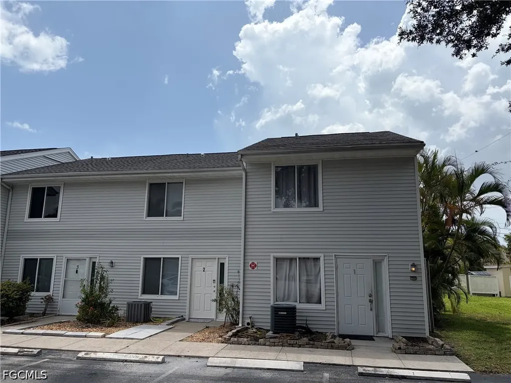 Fort Myers FL, 13160 Kings Point Drive, Unit 2