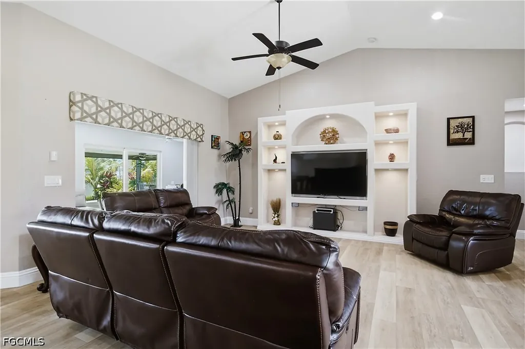 430 SW 44th Terrace Cape Coral FL 33914