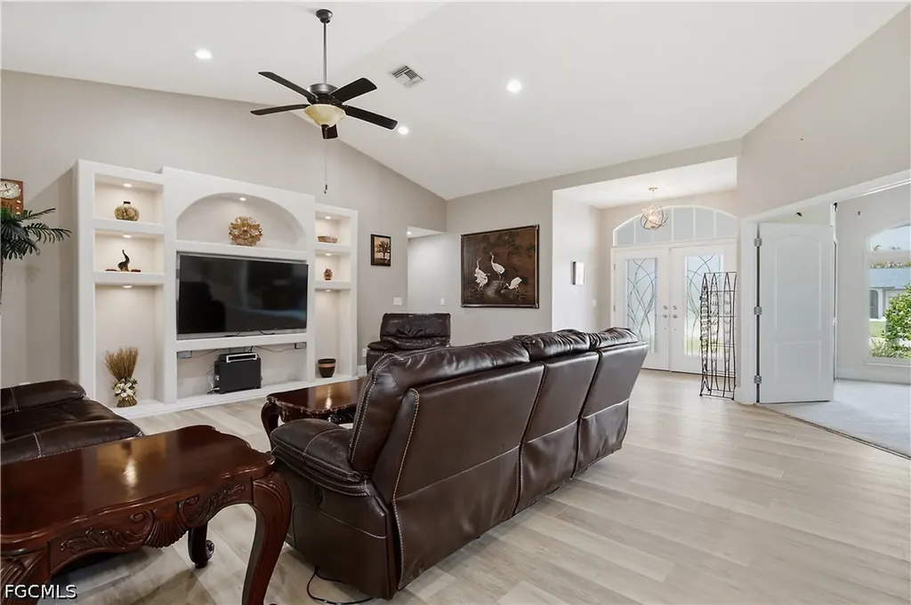 430 SW 44th Terrace Cape Coral FL 33914