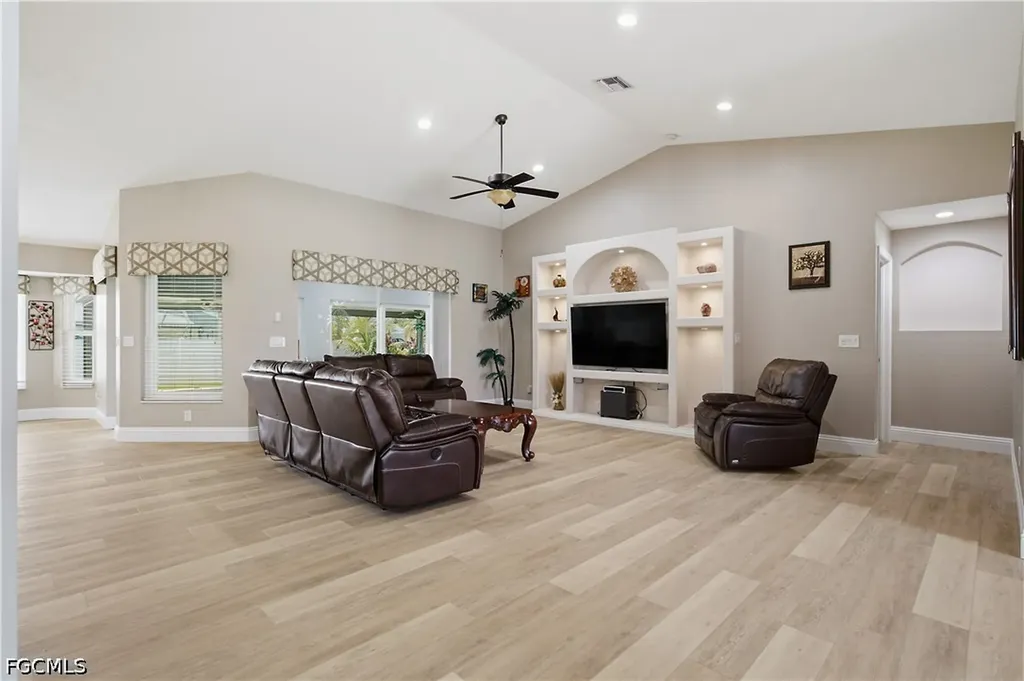 430 SW 44th Terrace Cape Coral FL 33914