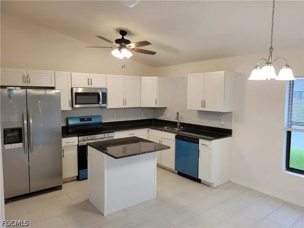1105 NE 6th Place Cape Coral FL 33909