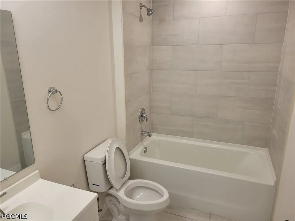 1105 NE 6th Place Cape Coral FL 33909