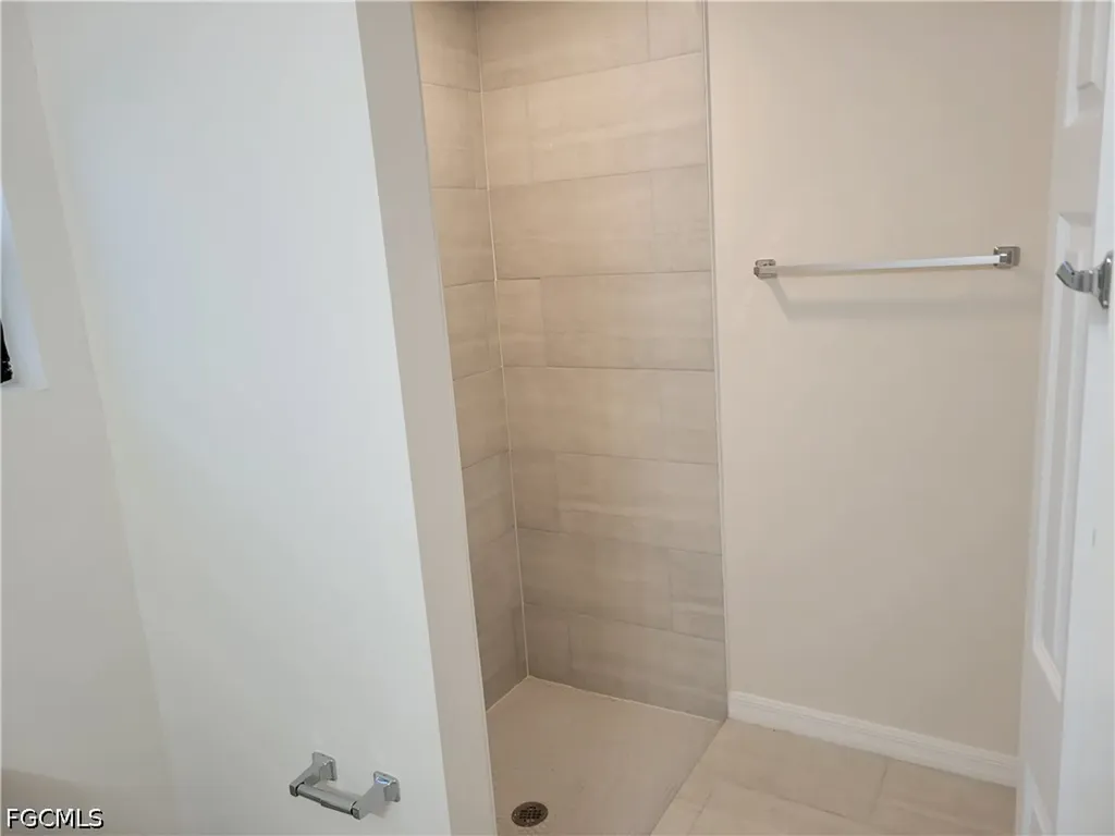1105 NE 6th Place Cape Coral FL 33909